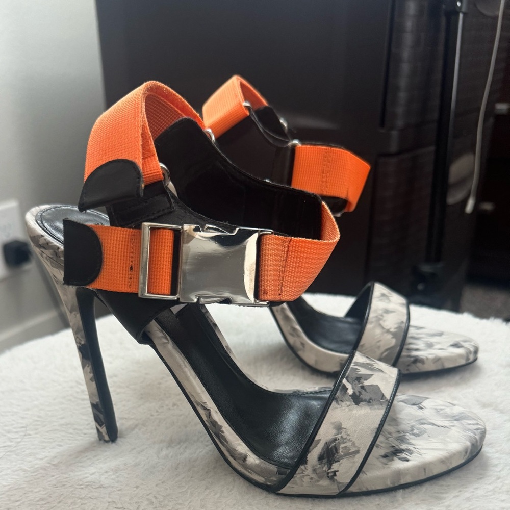 Nib Steve Madden heels … NEW!